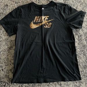 Men’s Nike SB shirt